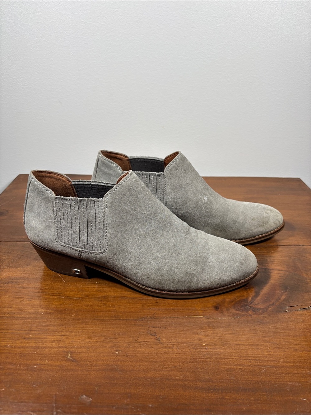 Coach Light Gray Suede Ankle Booties Woman Size 7.5 Low Heel Autumn Classic